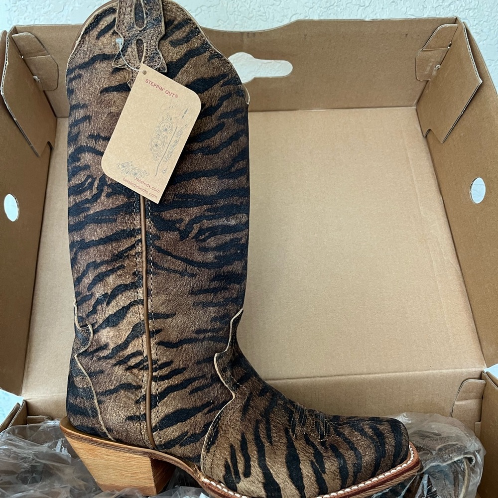 Twisted X tiger sued cowboy boots
